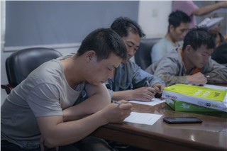 朝陽(yáng)集團(tuán)開(kāi)展行車和有限作業(yè)空間安全操作培訓(xùn)、道路交通安全培訓(xùn)